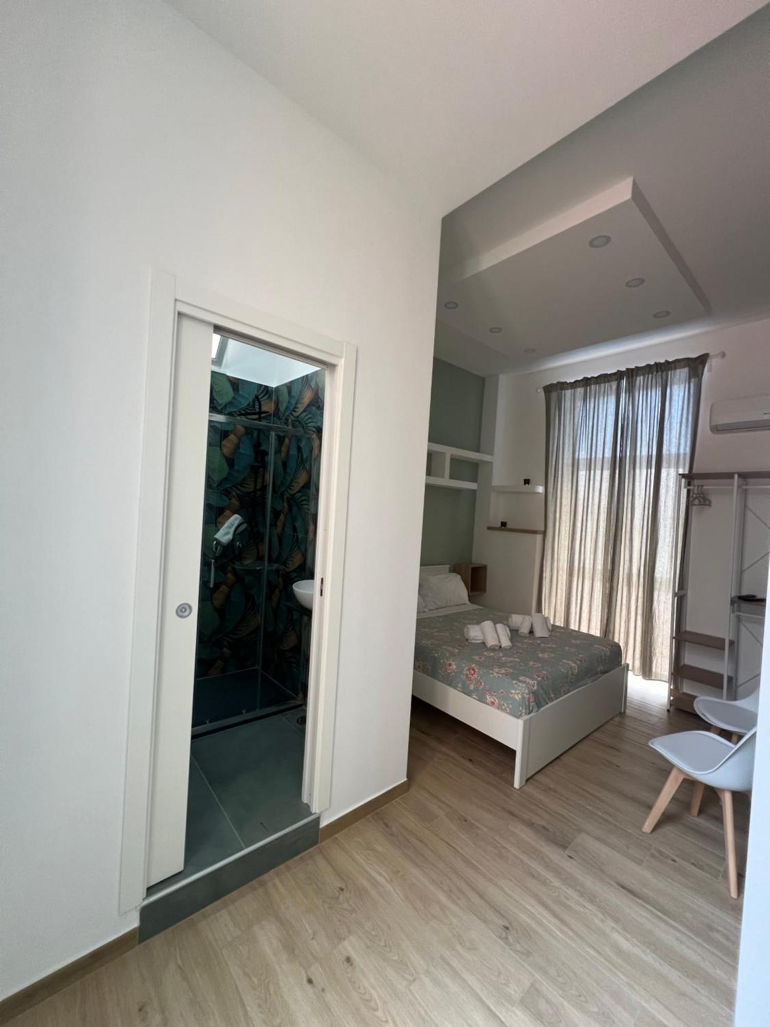 Vpm Rooms Central Train Station Naples Exterior photo